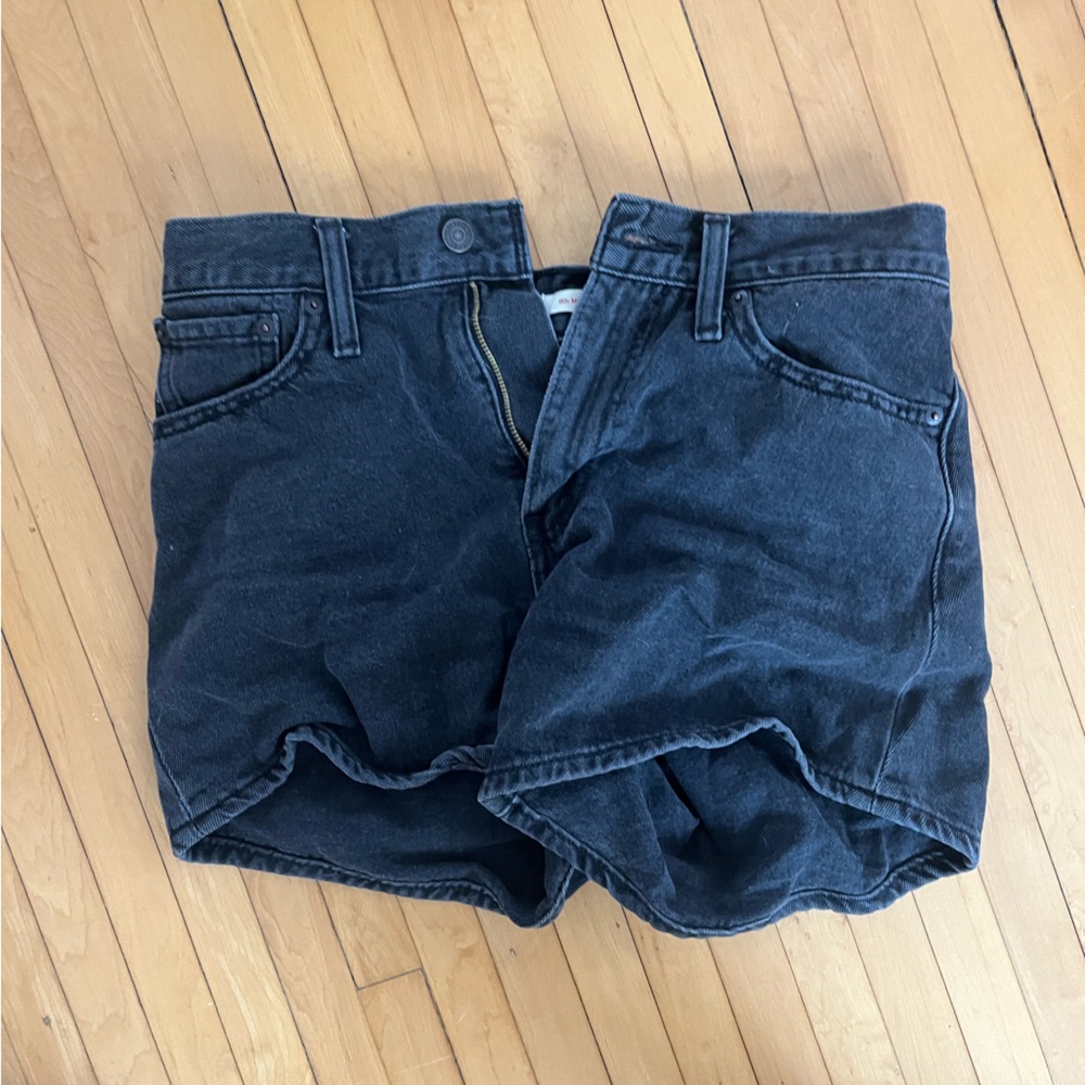 Levi’s 80s Mom Jean Shorts